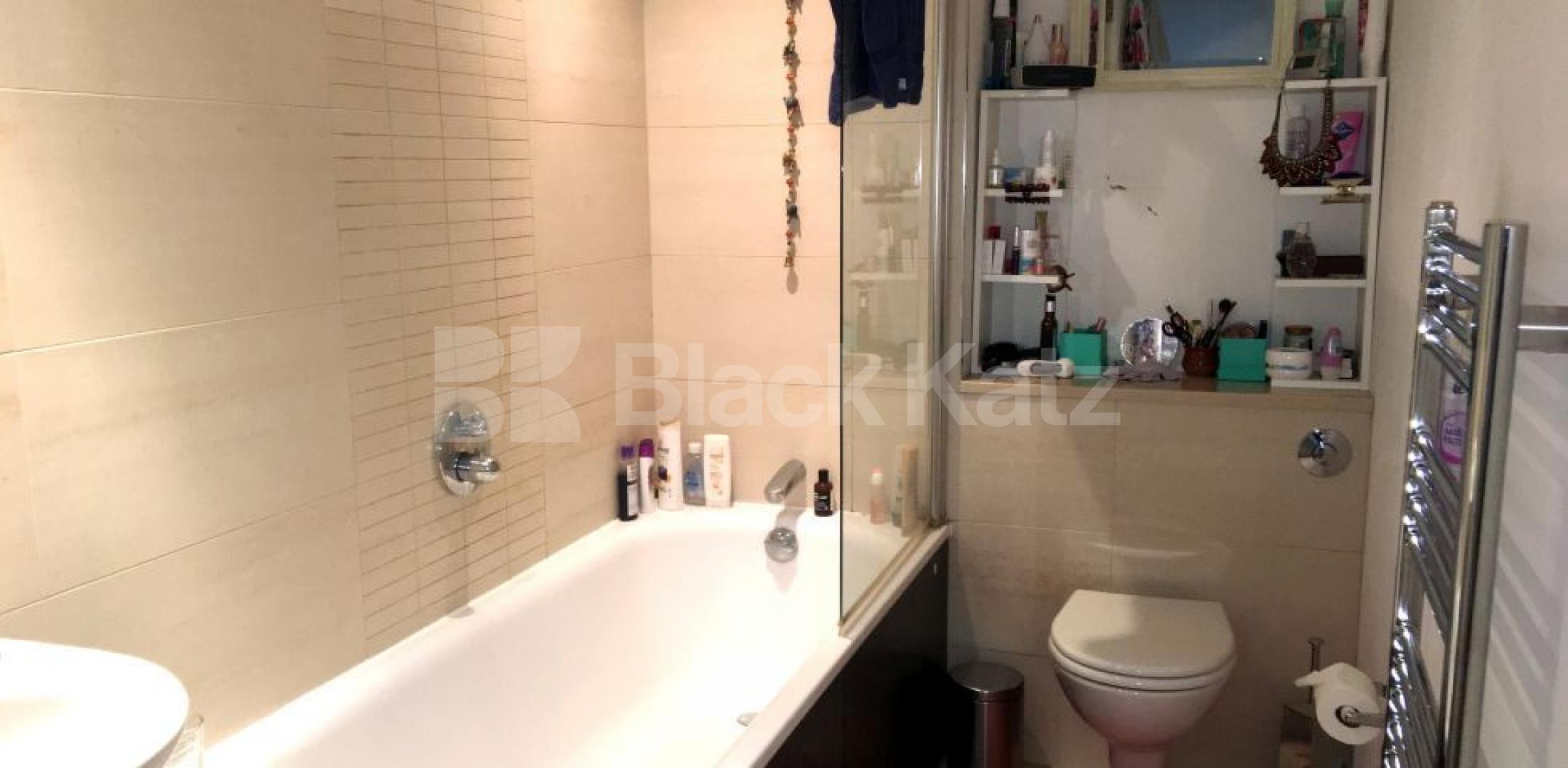 			UNDER OFFER, Studio Apartment, 1 bath, 1 reception Penthouse			 'O' Central Crampton Street, Elephant and Castle